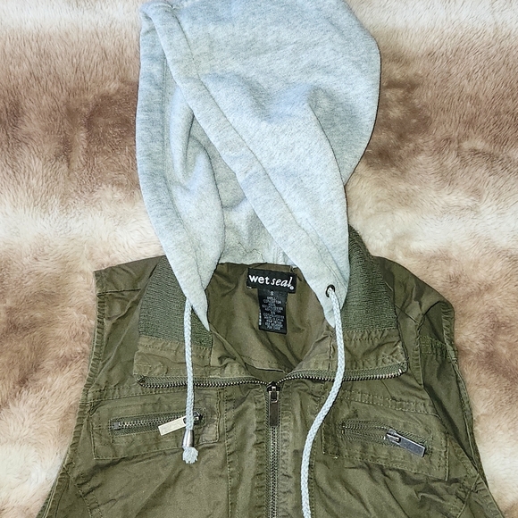 Wet Seal Hooded Green Vest - Picture 2 of 4